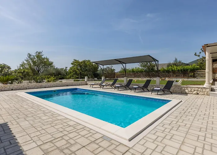 Stari Hill Private Pool Split