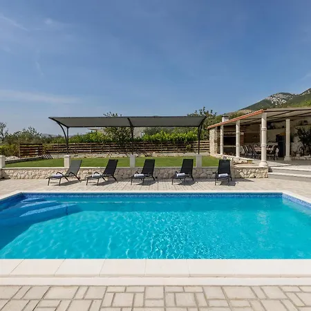 Stari Hill Private Pool Villa *