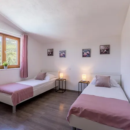 Stari Hill Private Pool *