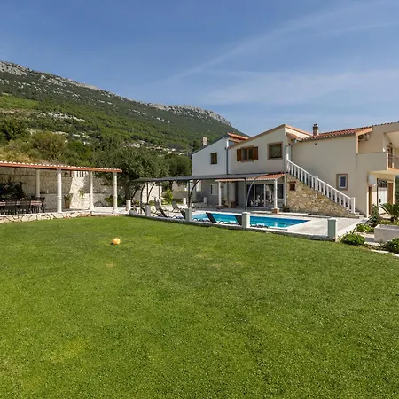 Stari Hill Private Pool