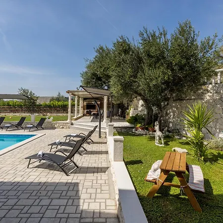 Stari Hill Private Pool Villa *